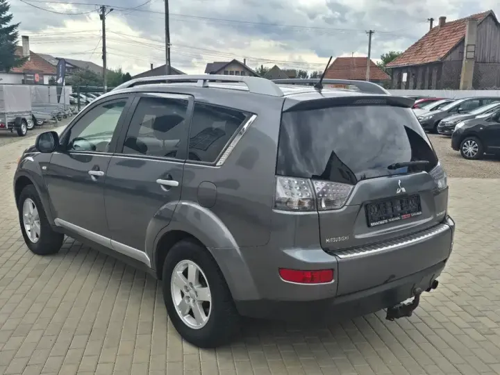 Mitsubishi Outlander II 2.0 DI-D Invite