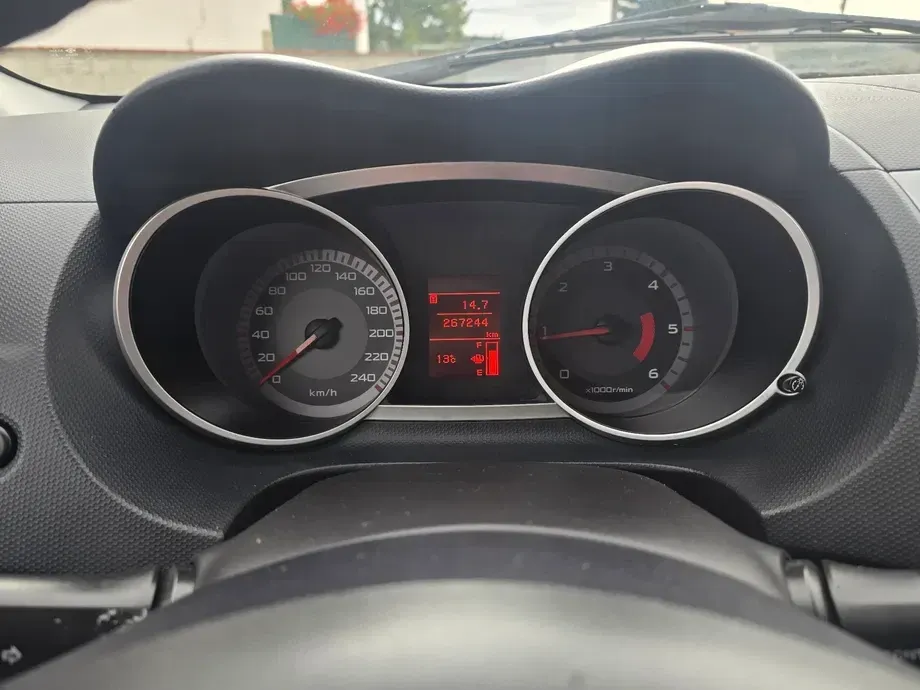Mitsubishi Outlander II 2.0 DI-D Invite — imagine 5
