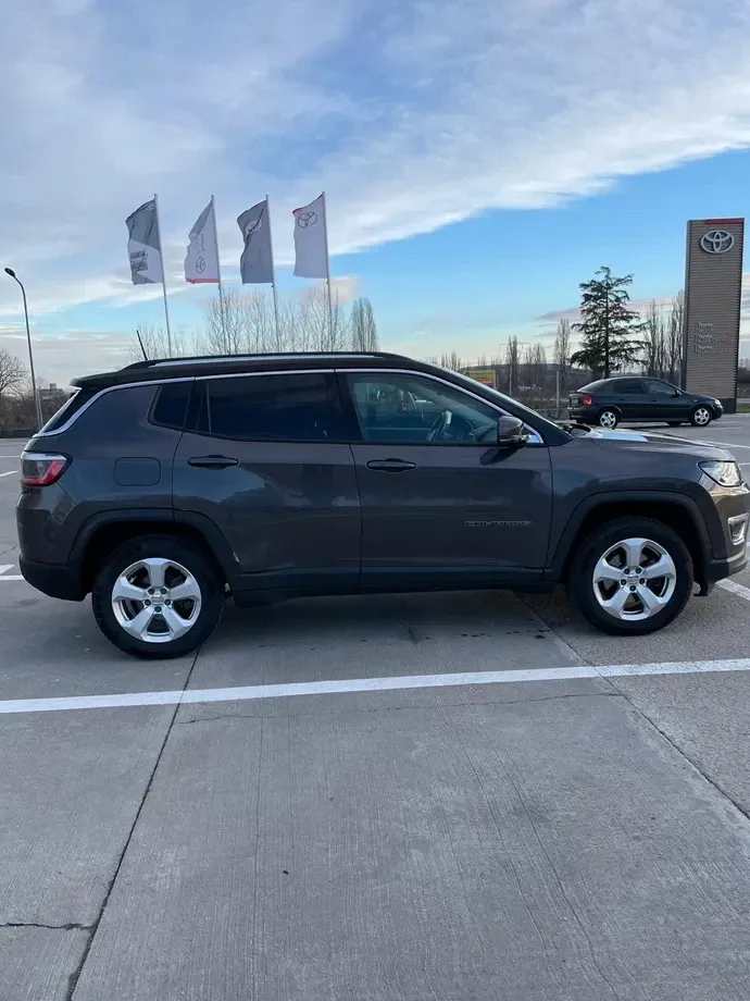 Jeep Compass — imagine 5