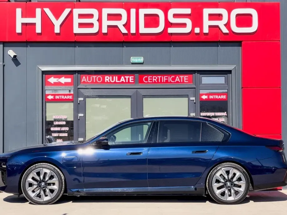 BMW Seria 7 G70 750e xDrive — imagine 3