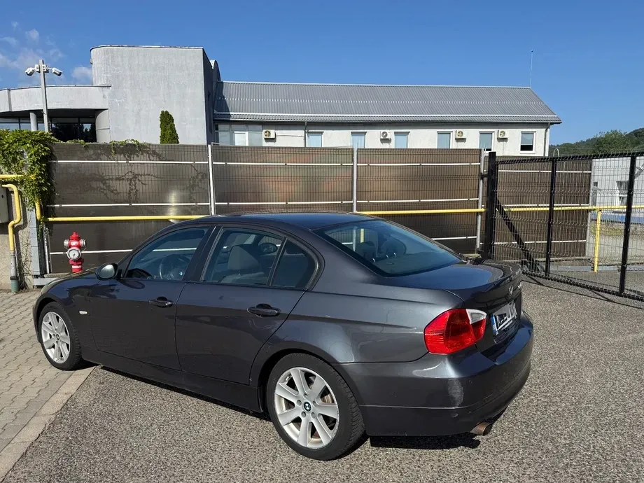 BMW Seria 3 E90/E91/E92/E93 — imagine 4