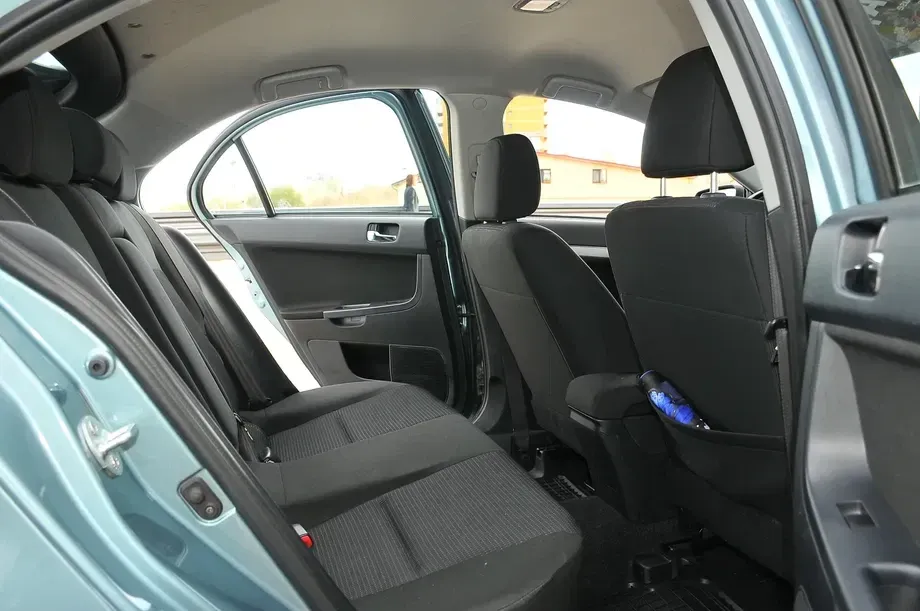 Mitsubishi Lancer X 1.8 CVT Intense — imagine 5