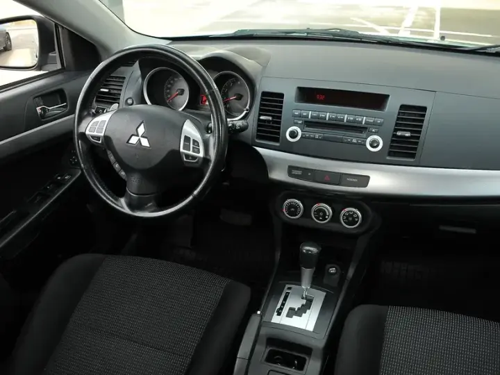 Mitsubishi Lancer X 1.8 CVT Intense