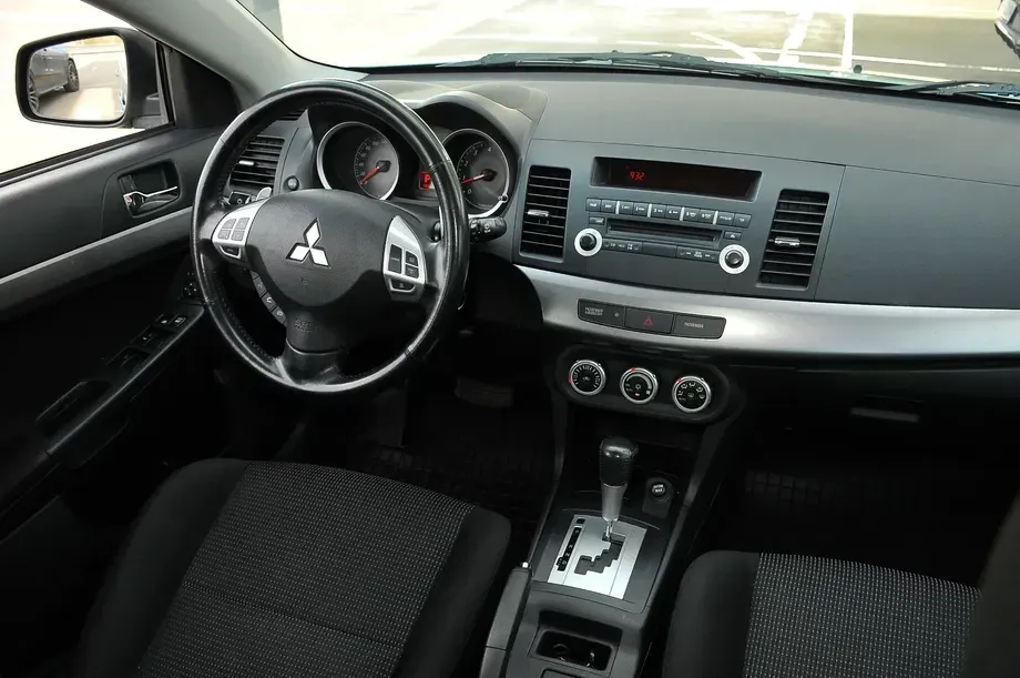 Mitsubishi Lancer X 1.8 CVT Intense — imagine 3