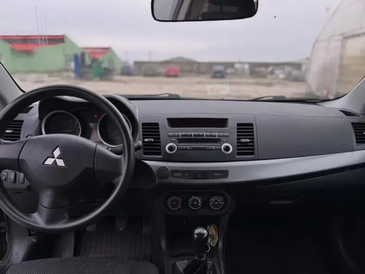 Mitsubishi Lancer 1.6 Inform A01