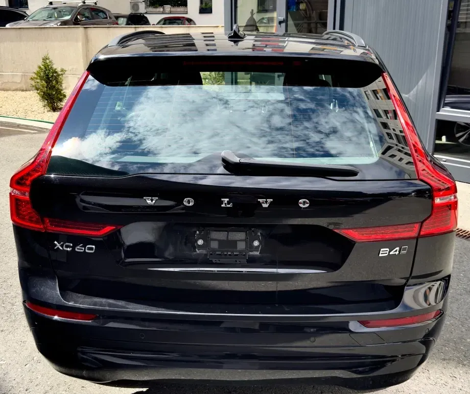 Volvo XC 60 II B4 MHEV AT AWD Plus Dark — imagine 4