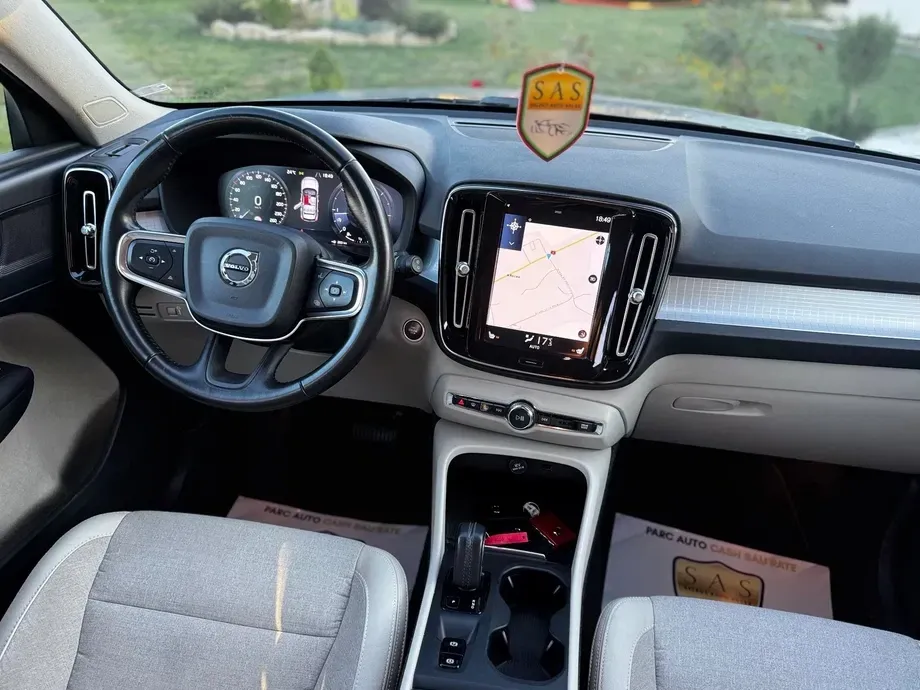 Volvo XC 40 D3 AWD Momentum Pro — imagine 2