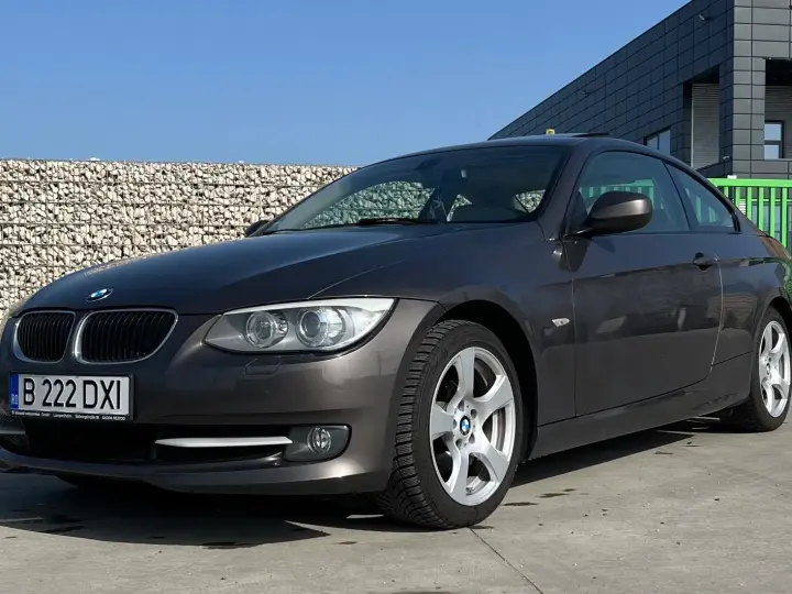 BMW Seria 3 E90/E91/E92/E93 320i