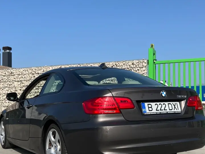 BMW Seria 3 E90/E91/E92/E93 320i