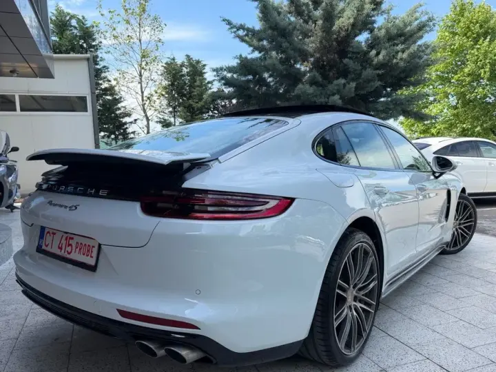 Porsche Panamera 4S Executive