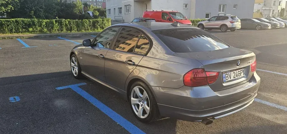 BMW Seria 3 E90/E91/E92/E93 316i — imagine 5