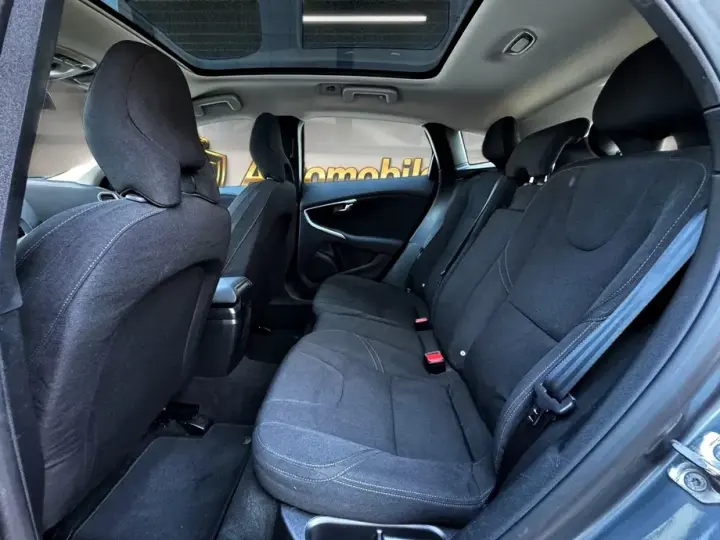 Volvo V40 II D2 Powershift Momentum