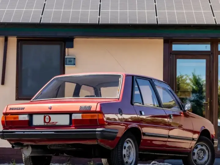 Peugeot 305
