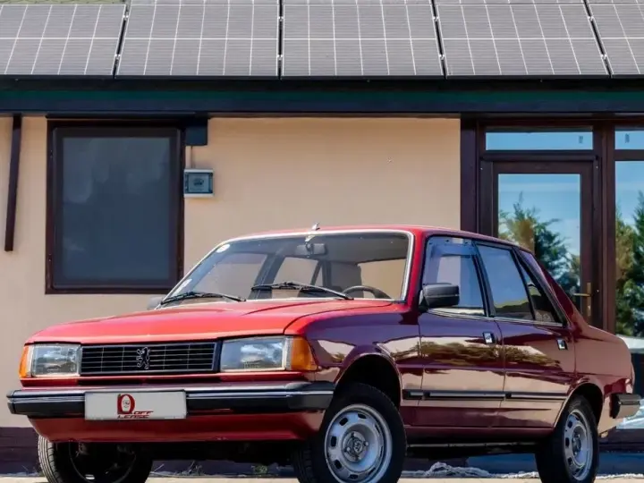 Peugeot 305
