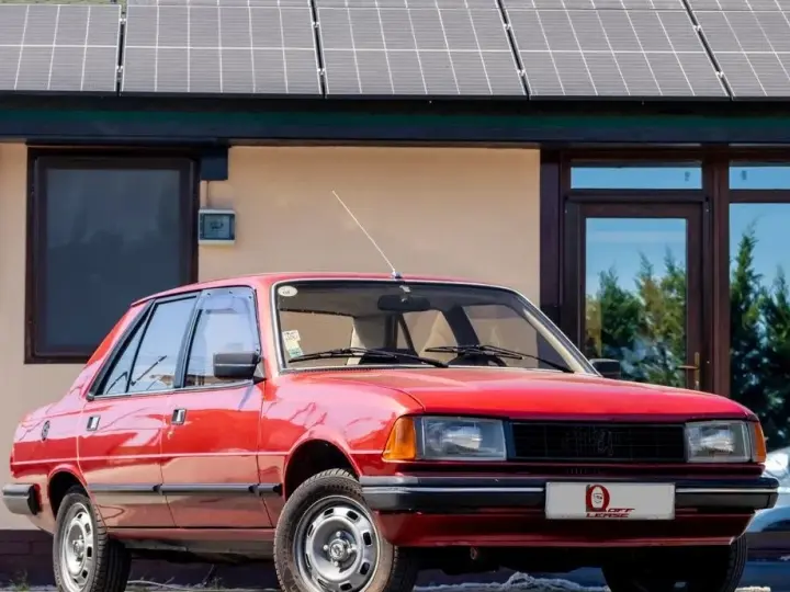 Peugeot 305