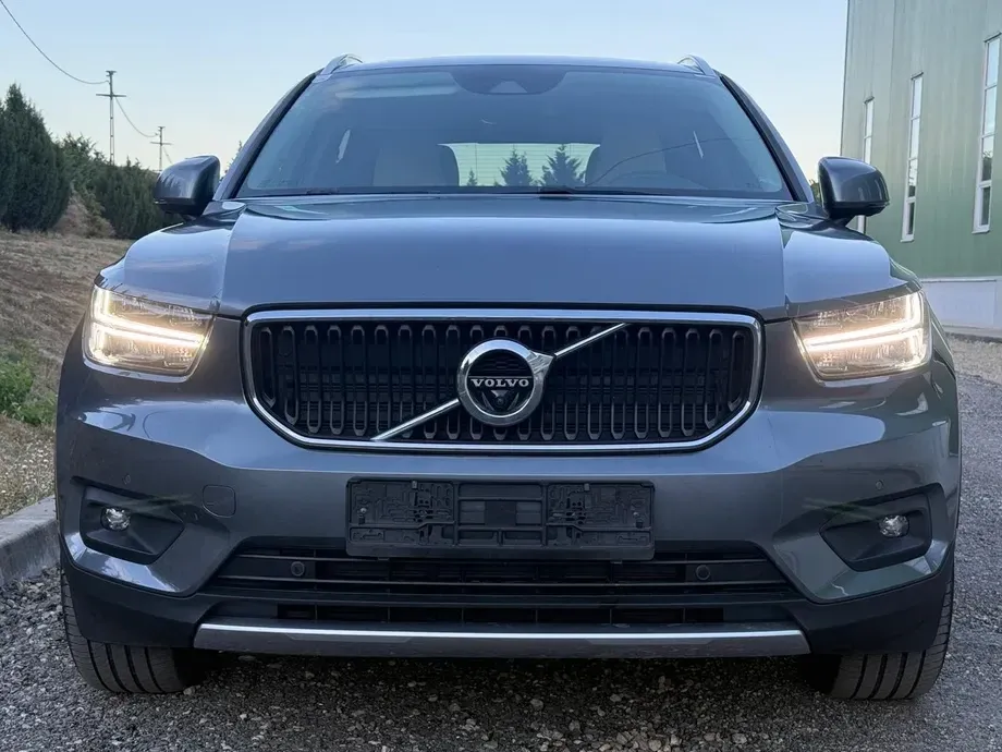 Volvo XC 40 D4 AWD Geartronic Momentum Pro — imagine 2