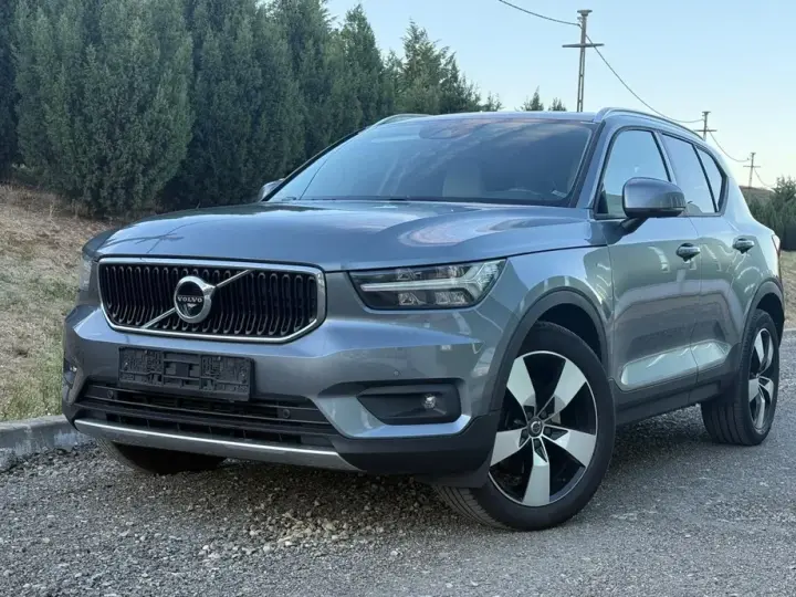 Volvo XC 40 D4 AWD Geartronic Momentum Pro