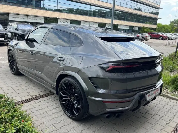 Lamborghini URUS