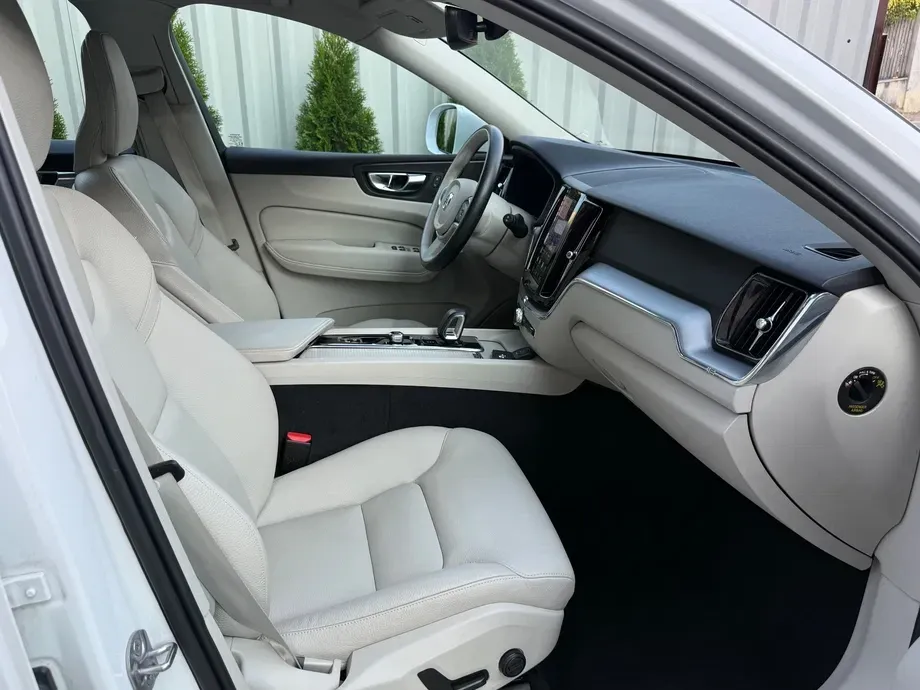 Volvo XC 60 II B4 MHEV AT8 AWD Momentum Pro — imagine 6