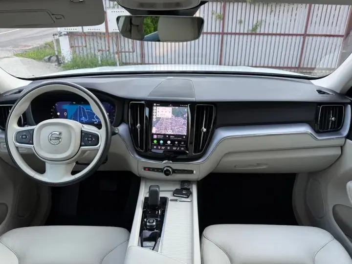 Volvo XC 60 II B4 MHEV AT8 AWD Momentum Pro
