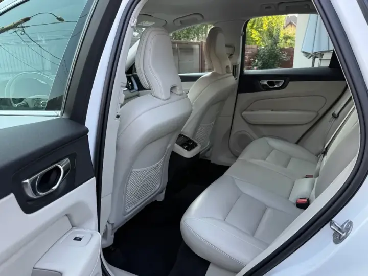 Volvo XC 60 II B4 MHEV AT8 AWD Momentum Pro