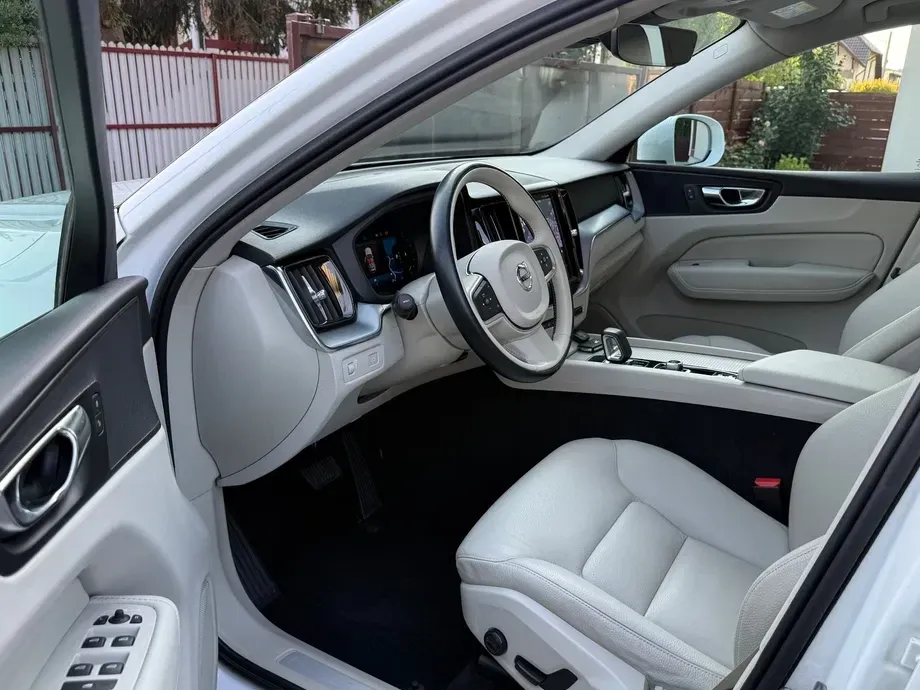 Volvo XC 60 II B4 MHEV AT8 AWD Momentum Pro — imagine 3