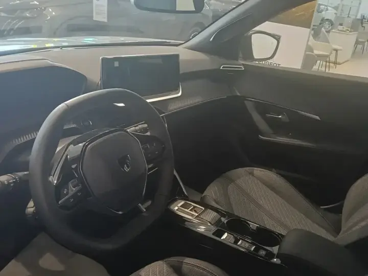 Peugeot 2008 II 1.2L e-DCS6 MHEV Allure