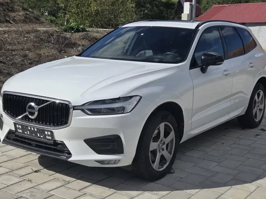 Volvo XC 60 II B4 MHEV AWD R-Design — imagine 3