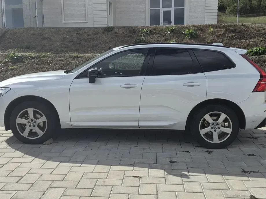 Volvo XC 60 II B4 MHEV AWD R-Design — imagine 6