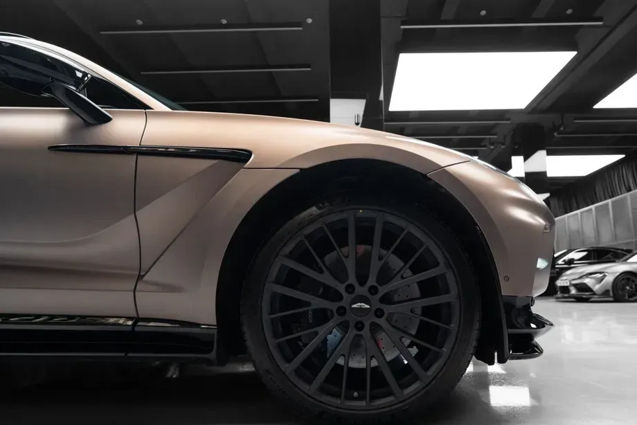 Aston Martin DBX — imagine 5