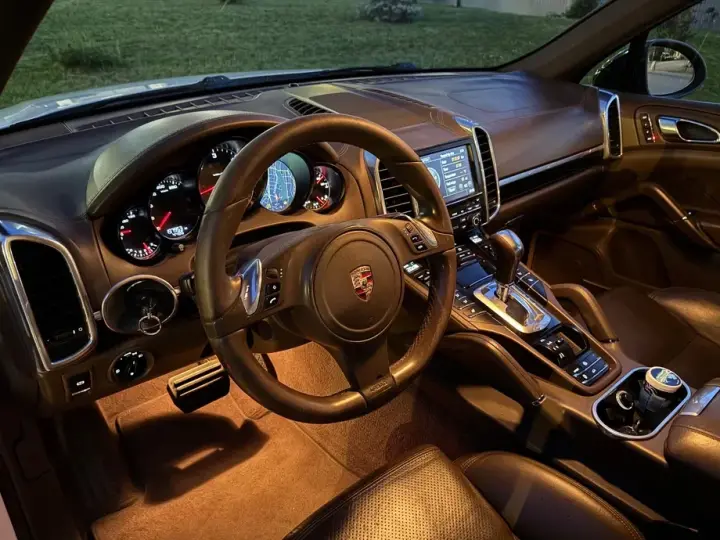 Porsche Cayenne Platinum Edition