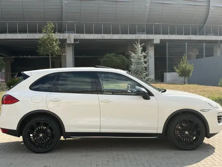 Porsche Cayenne Platinum Edition