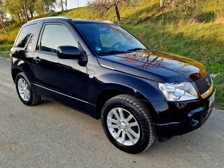 Suzuki Grand Vitara 1.9 DDiS Black&White DPF