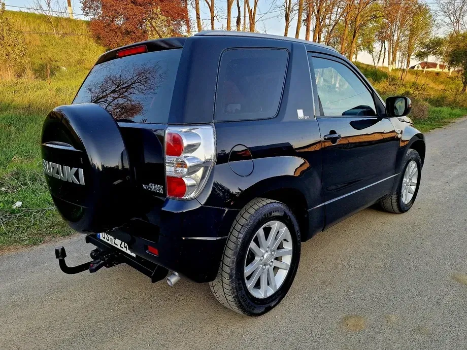 Suzuki Grand Vitara 1.9 DDiS Black&White DPF — imagine 6