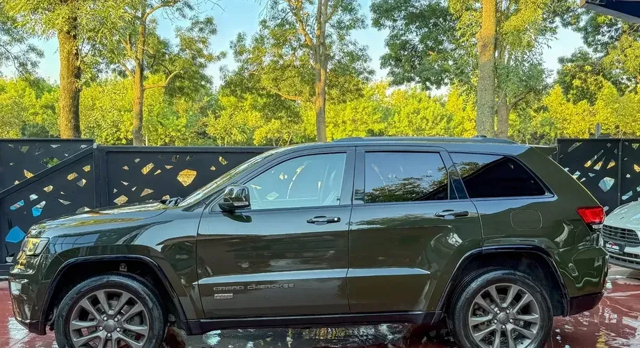 Jeep Grand Cherokee — imagine 4
