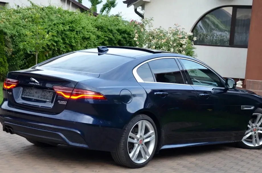 Jaguar XE D200 Aut. R-Dynamic HSE — imagine 3