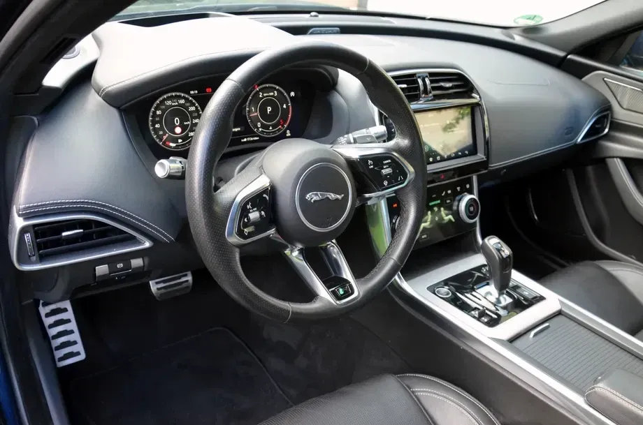 Jaguar XE D200 Aut. R-Dynamic HSE — imagine 4