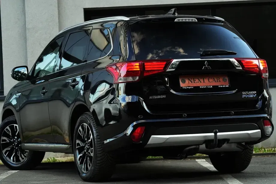 Mitsubishi Outlander 2.0 4WD Plus — imagine 4