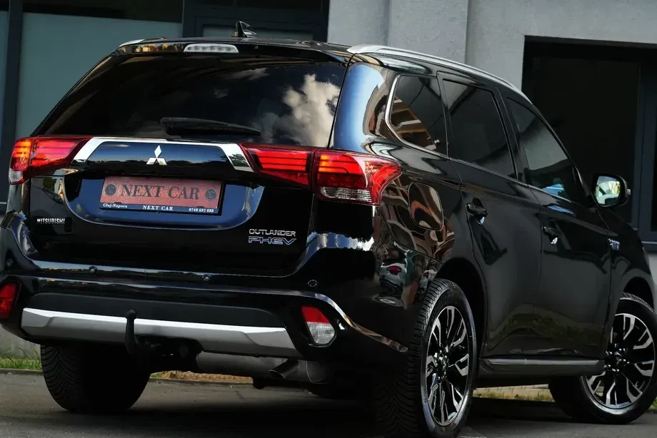 Mitsubishi Outlander 2.0 4WD Plus — imagine 3