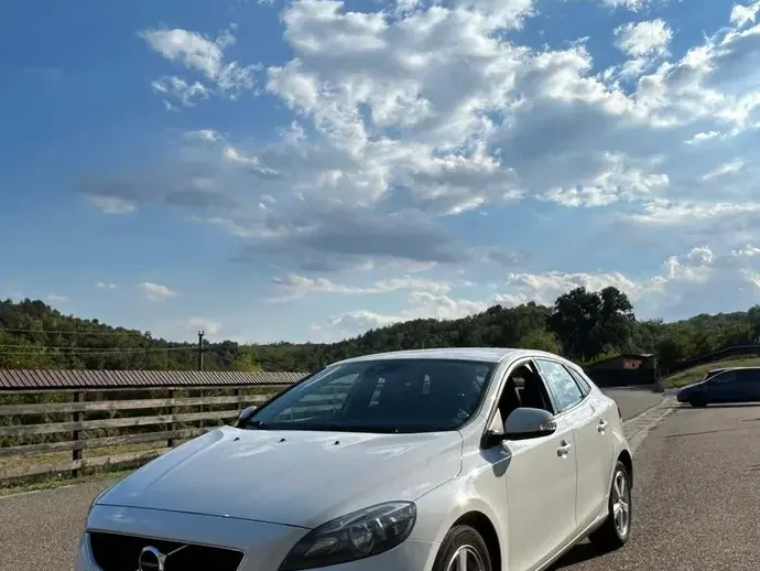 Volvo V40 II