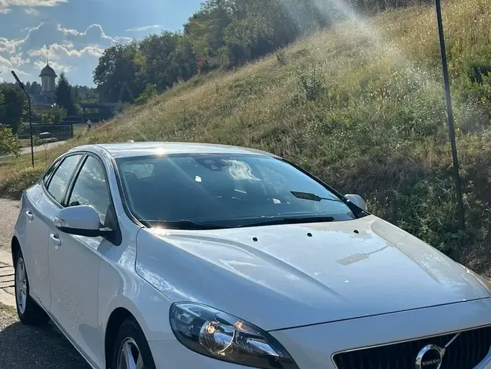 Volvo V40 II