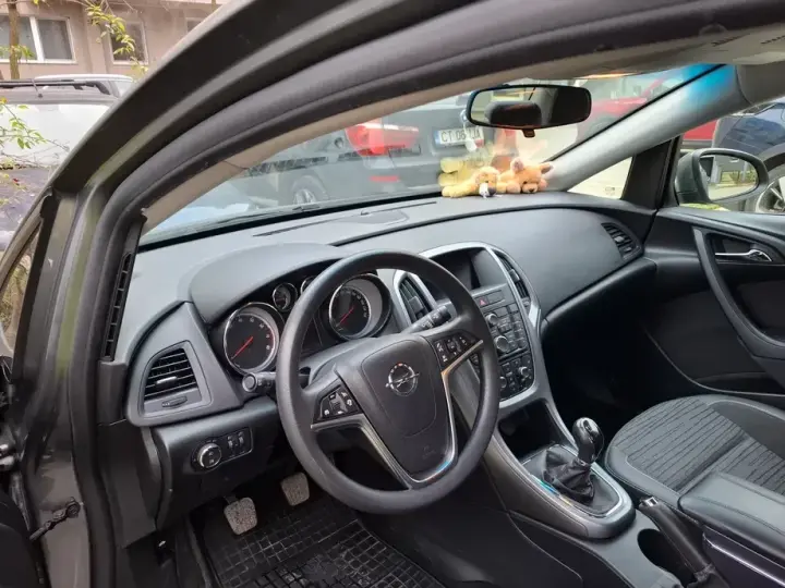 Opel Astra J