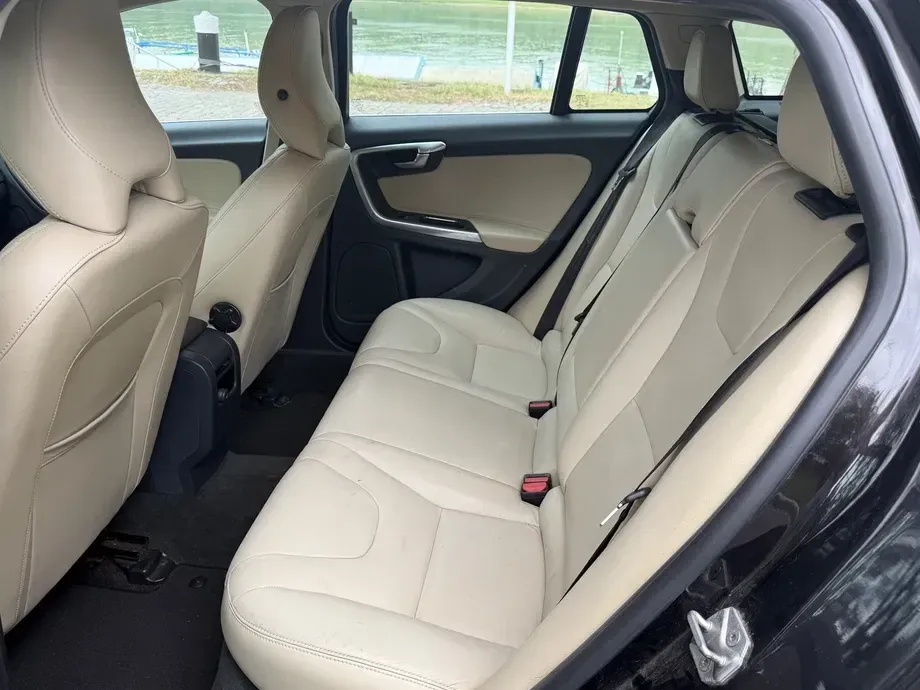 Volvo V60 I D6 Plug-In-Hybrid AWD Geartronic Summum — imagine 3