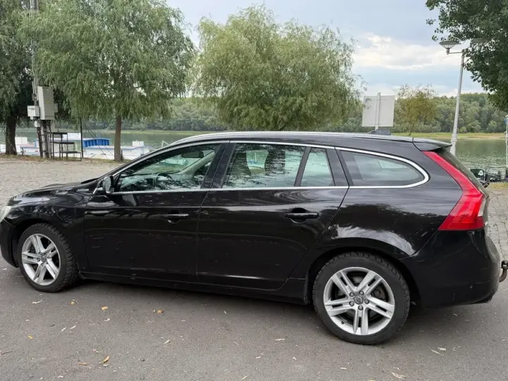 Volvo V60 I D6 Plug-In-Hybrid AWD Geartronic Summum