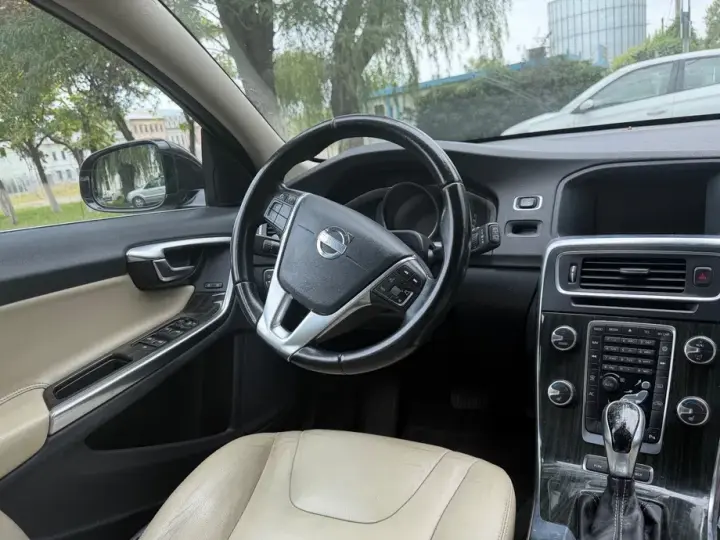 Volvo V60 I D6 Plug-In-Hybrid AWD Geartronic Summum