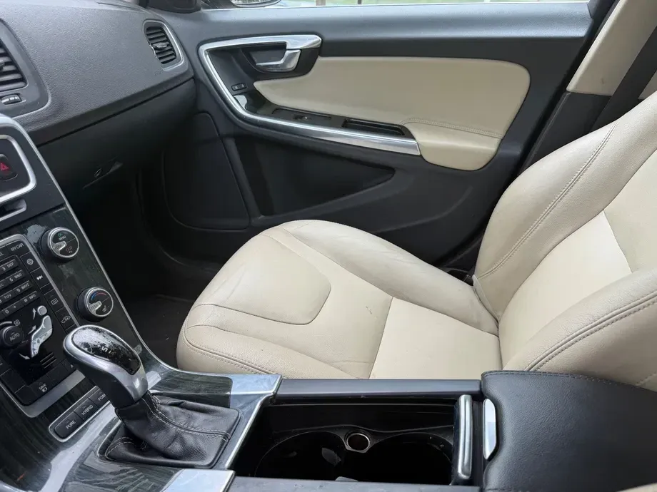 Volvo V60 I D6 Plug-In-Hybrid AWD Geartronic Summum — imagine 4