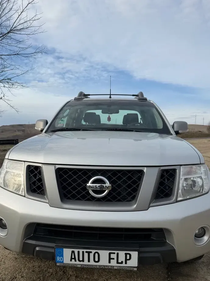 Nissan Navara 2.5 dCi DPF 4X4 Double Cab LE — imagine 2