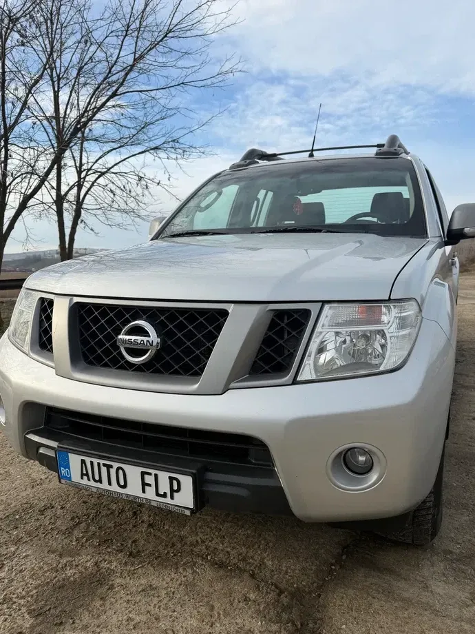 Nissan Navara 2.5 dCi DPF 4X4 Double Cab LE — imagine 5