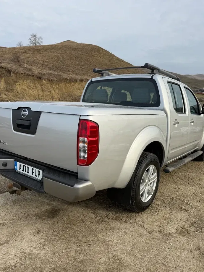 Nissan Navara 2.5 dCi DPF 4X4 Double Cab LE — imagine 3