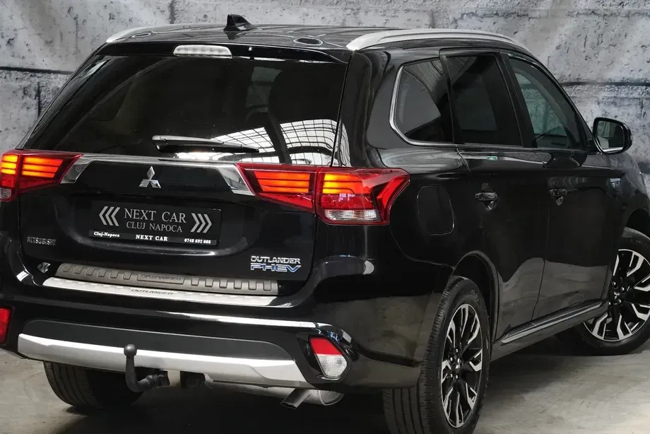 Mitsubishi Outlander 2.0 4WD Plus — imagine 5
